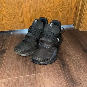 On Cloud Cloudnova tennis shoes in size 8.5. Worn 3 times.